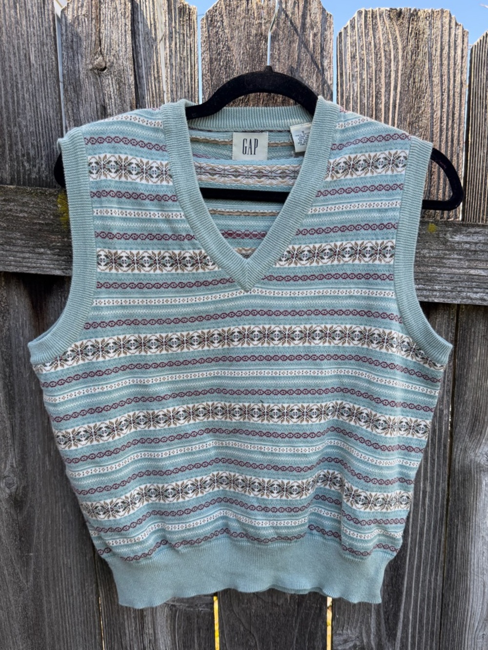 Classic vintage 90s Gap pattern V-neck sweater vest